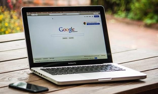 image of laptop w/Google update screen